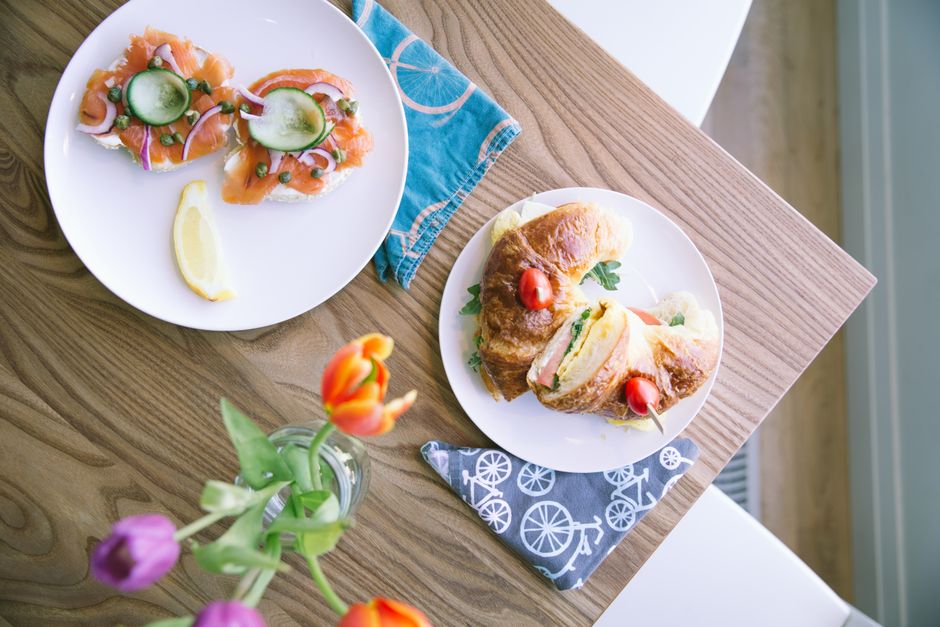 Brunch maison : recettes salées et sucrées à poser sur table