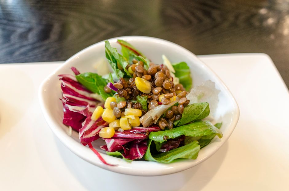 Salade de lentilles : feta, herbes et vinaigrette moutardée