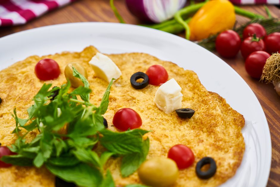 Omelette moelleuse aux herbes : la technique facile